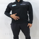 검사자가 배꼽 위치를 파악하고 있다